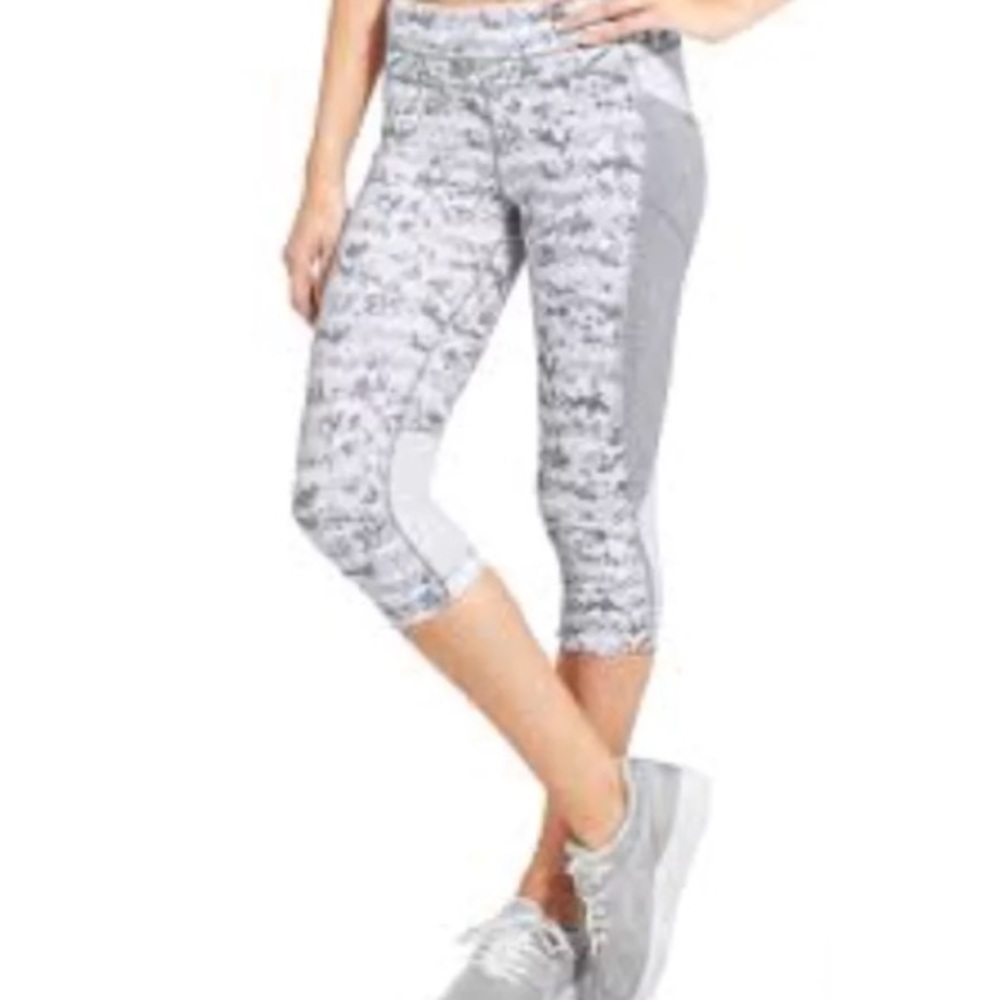 ATHLETA XS Crop Legging Yoga Run Dapple Be Free